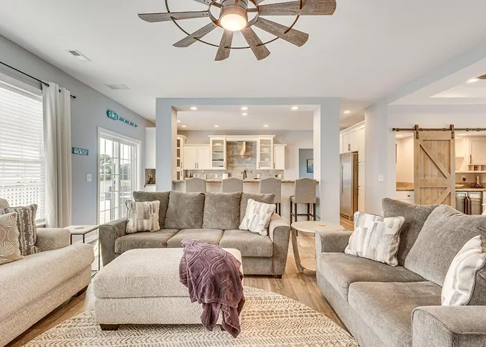 Private Beach & Deck: Bayfront Home In Hayes!